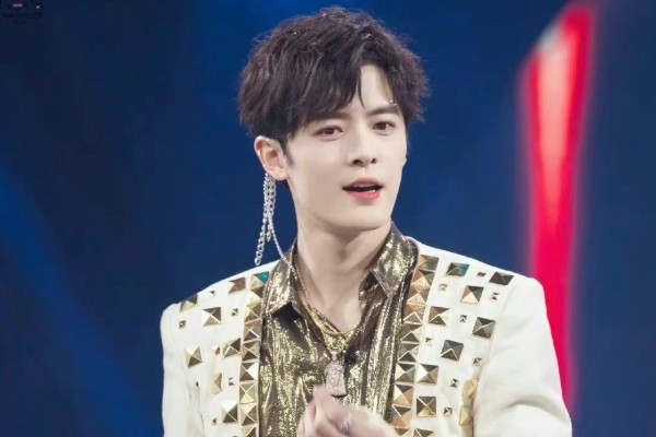 双男主剧《光·渊》骆为昭扮演者是谁?演员付辛博个人资料介绍?