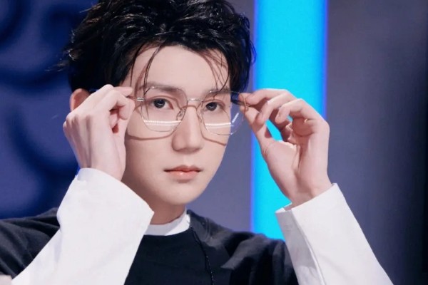 《灿烂灿烂》讲述了什么故事?高远扮演者王源有哪些作品和成就?