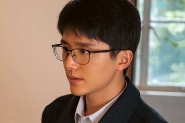 《县委大院》讲述扎根基层谱写赞歌故事?主演胡歌吴越个人资料?