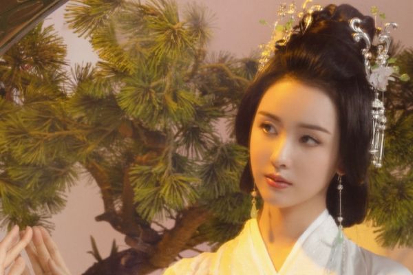 《长月烬明》陈都灵饰演反派角色叶冰棠?演员陈都灵的个人资料?