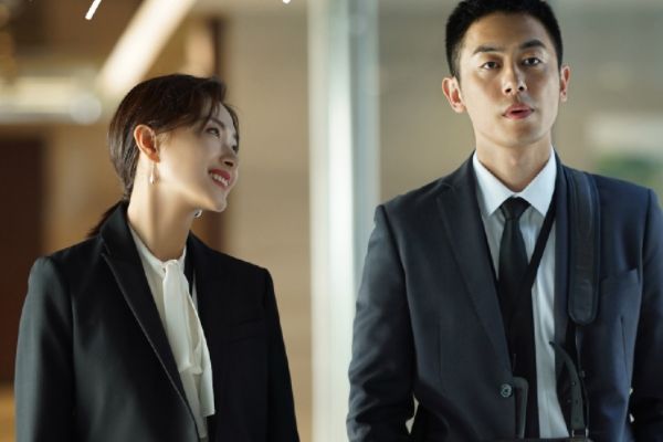 《简言的夏冬》演员万茜饰演商业调查师简言?万茜还有哪些作品?