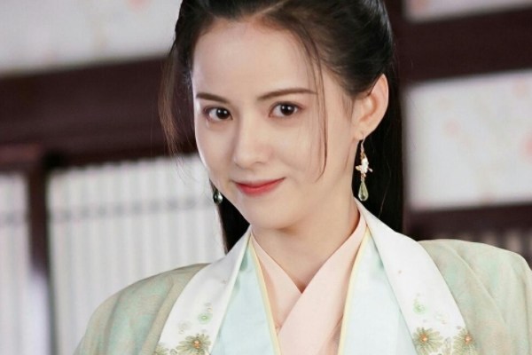 电视剧《武林有骄气》叶兮是谁扮演的?饰演者黄日莹有哪些作品?