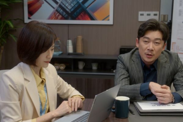 《二十不惑2》姜小果竟然被师傅王姐欺骗?王姐和姜小果关系怎样?