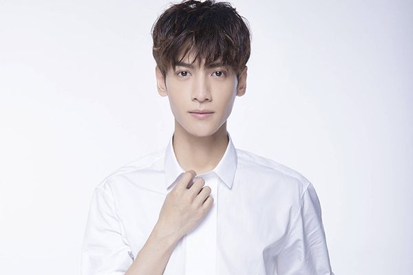 小说改编剧《良言写意》罗云熙扮演霸总厉择良?现代装造型帅气?