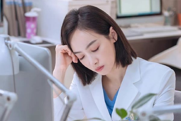 《亲爱的生命》讲述了什么故事?宋茜饰演医生杜帝是什么样的人?