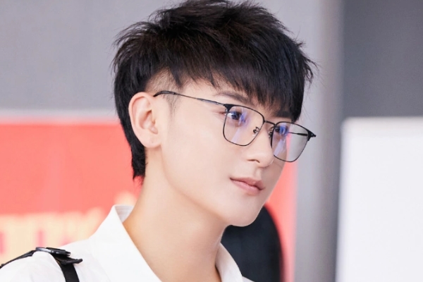 《春日暖阳》男主角松杨扮演者是谁?演员黄子韬影视作品有哪些?