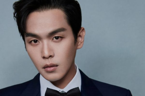 《完美证据》荀政扮演者张若昀作品介绍?搭档焦俊艳成欢喜冤家?