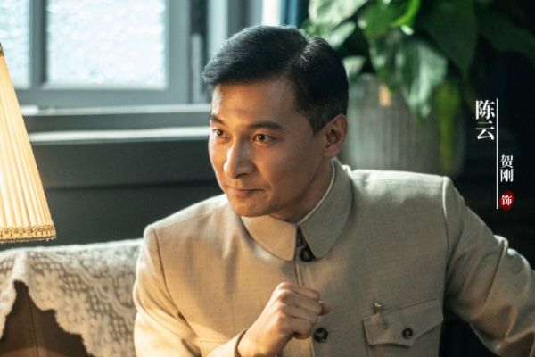 年代剧《欲晓东方》制作班底演员阵容强劲?分三个阶段讲述故事?