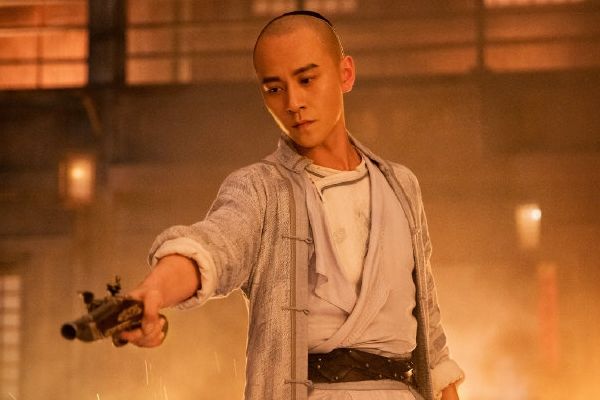 《飞狐外传》胡斐为何被通缉?秦俊杰饰演胡一刀和胡斐打戏精彩?