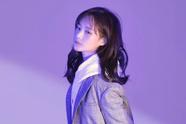 《乌云遇皎月》李一桐扮演甜心作家谭皎?曾可妮饰演钢铁直女壮鱼?