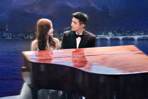 《乌云遇皎月》李一桐扮演甜心作家谭皎?曾可妮饰演钢铁直女壮鱼?