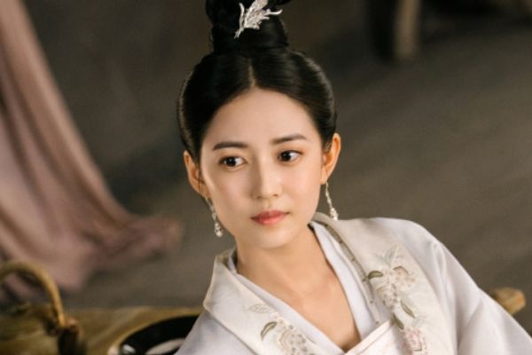 《浮图缘》主要人物角色关系?23岁王鹤棣饰演33岁王栎鑫的干爹?
