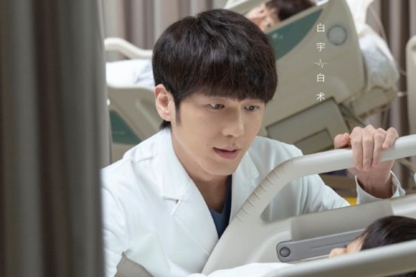 《谢谢你医生》讲了什么故事?杨幂白宇奚美娟饰演人物角色关系?